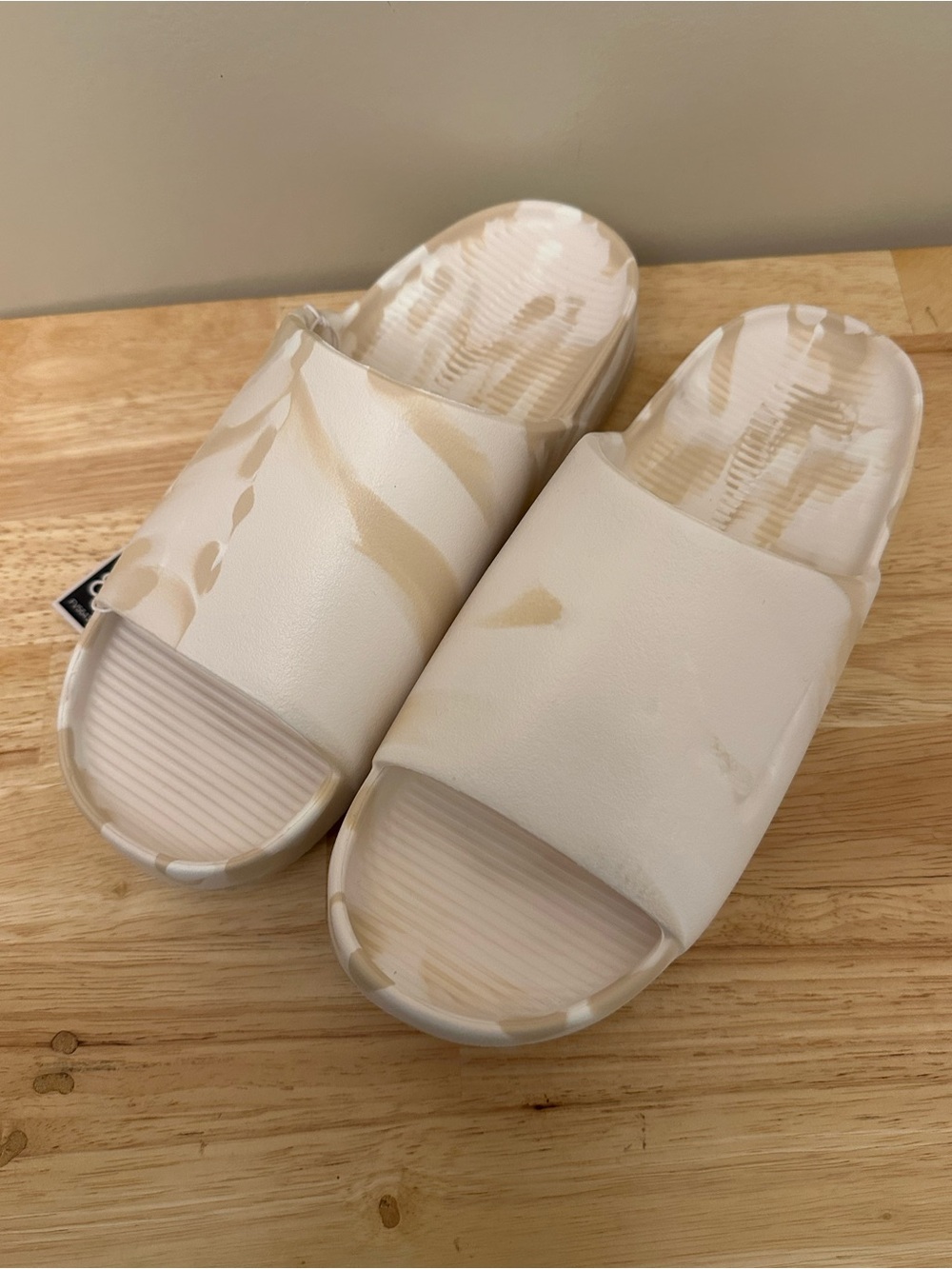 Nike Calm Slide SE in Cream and Tan Marbled Print - Picture 7 of 10